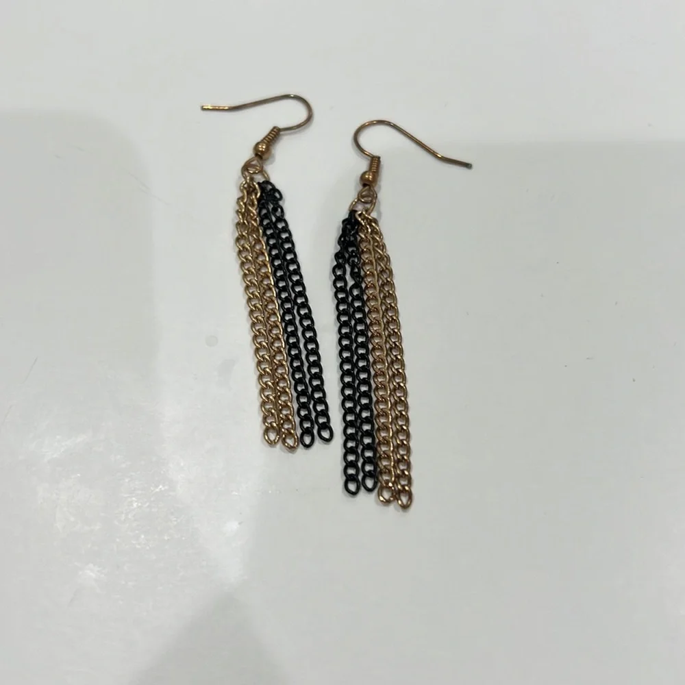 Francesca’s Gold & Black Chain Tassel Drop Earrings NWOT